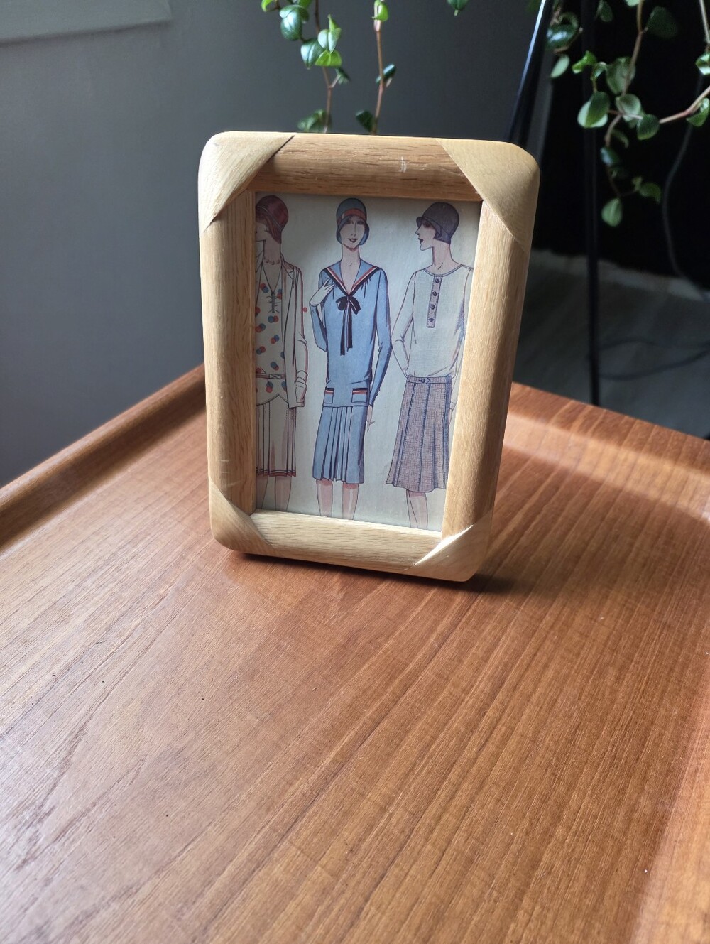 Vintage Rounded Corners Wooden Frame/Table Top Wood Picture Or Portrait Frame
